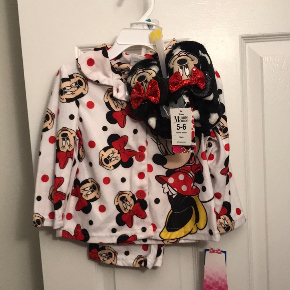 Minnie Mouse 2 piece long sleeve pj and slippers